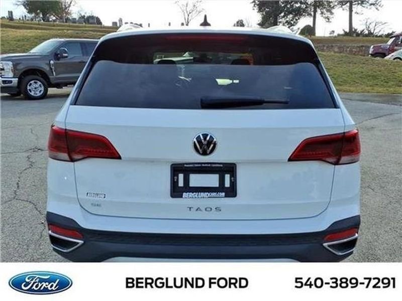 Used 2024 Volkswagen Taos SE image 42