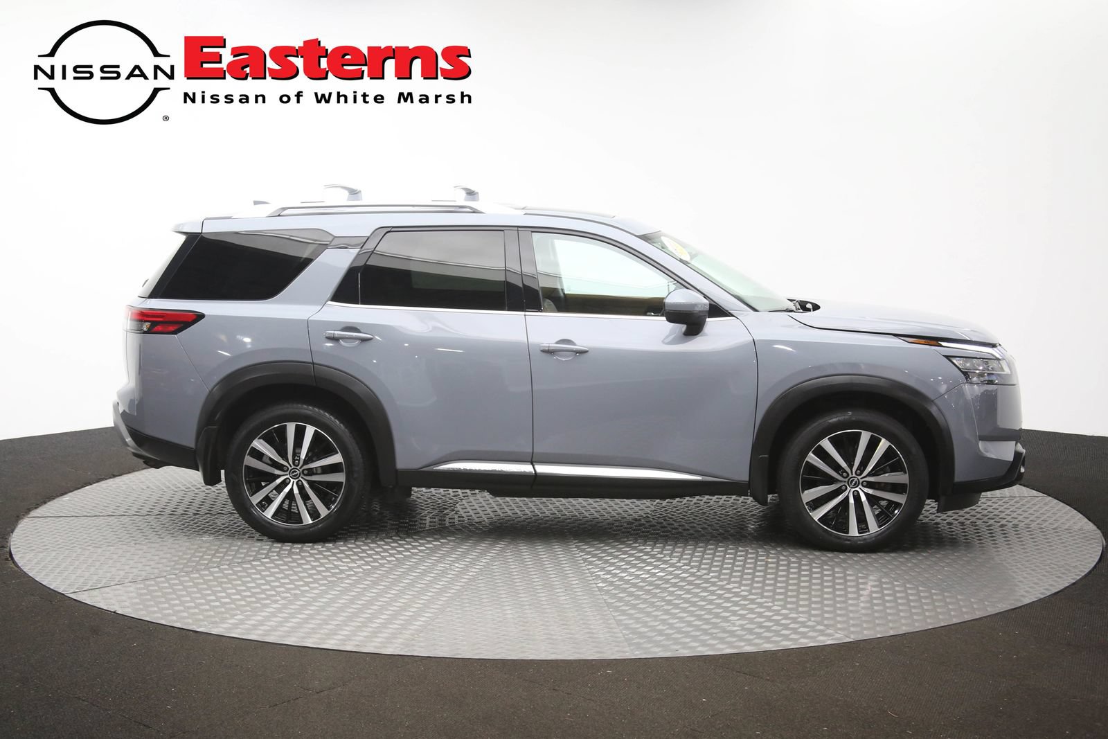 Used 2023 Nissan Pathfinder Platinum w/ Cargo Package AWD/4WD image 44