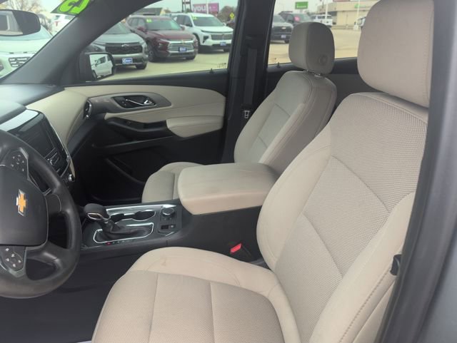 Used 2023 Chevrolet Traverse LS image 11
