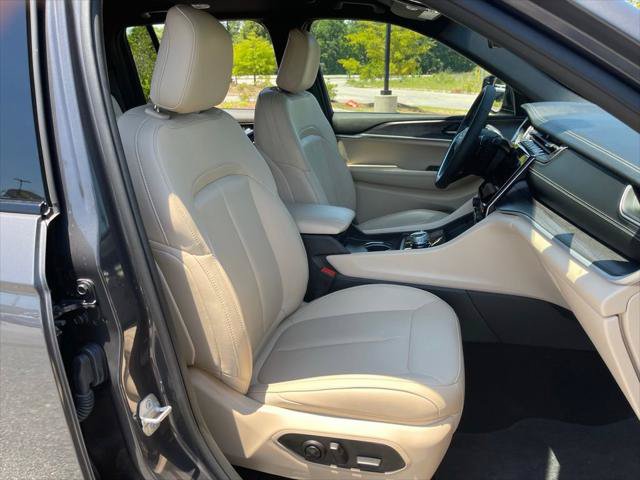 Certified 2025 Jeep Grand Cherokee Limited AWD/4WD image 50