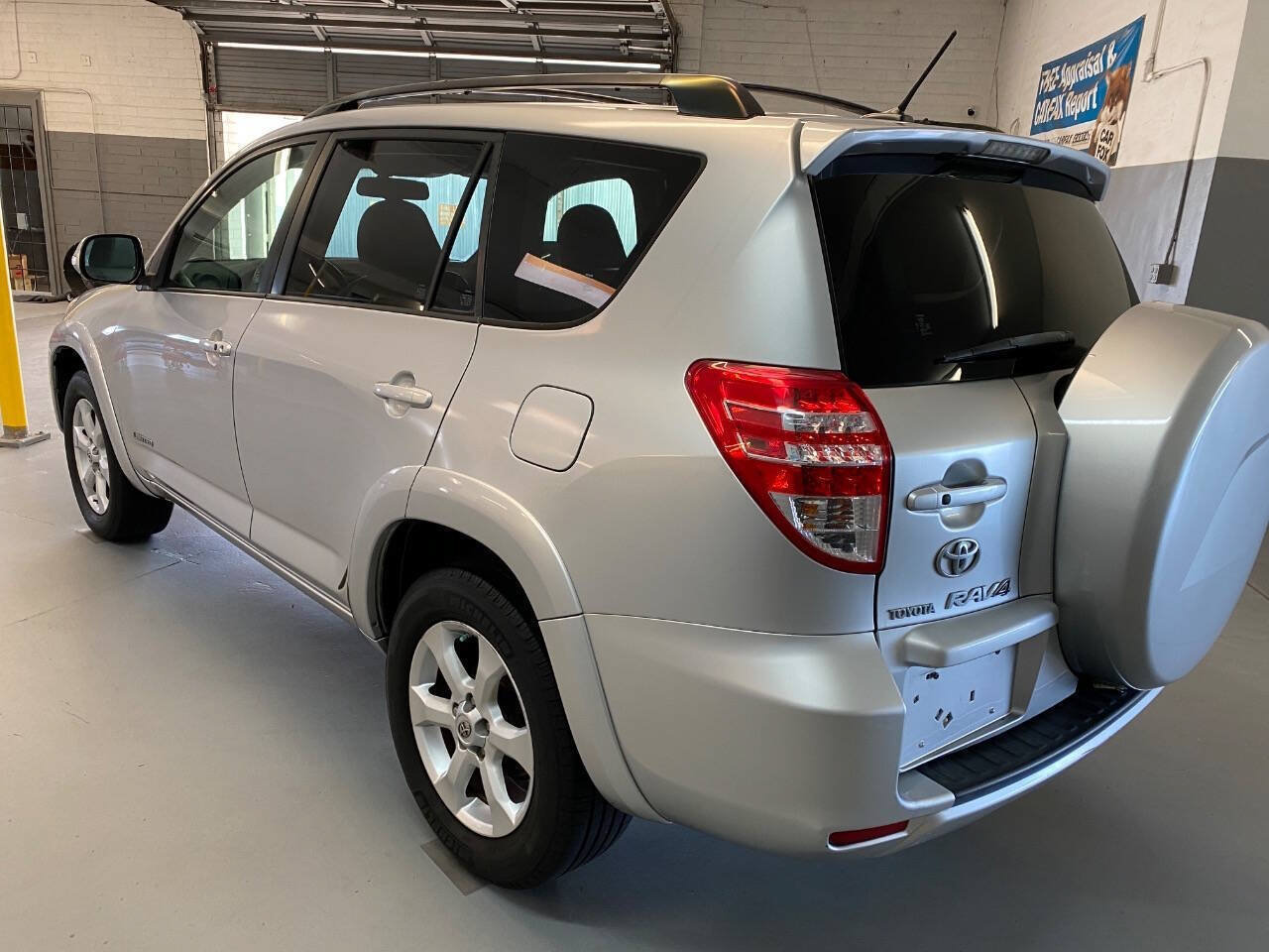 Used 2010 Toyota RAV4 Limited FWD image 5