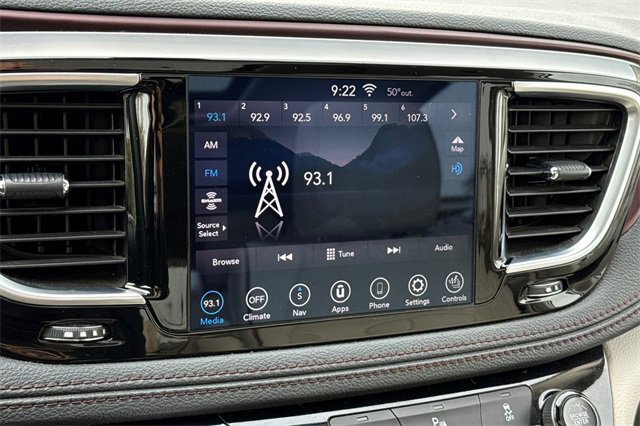 Used 2020 Chrysler Pacifica Limited image 24