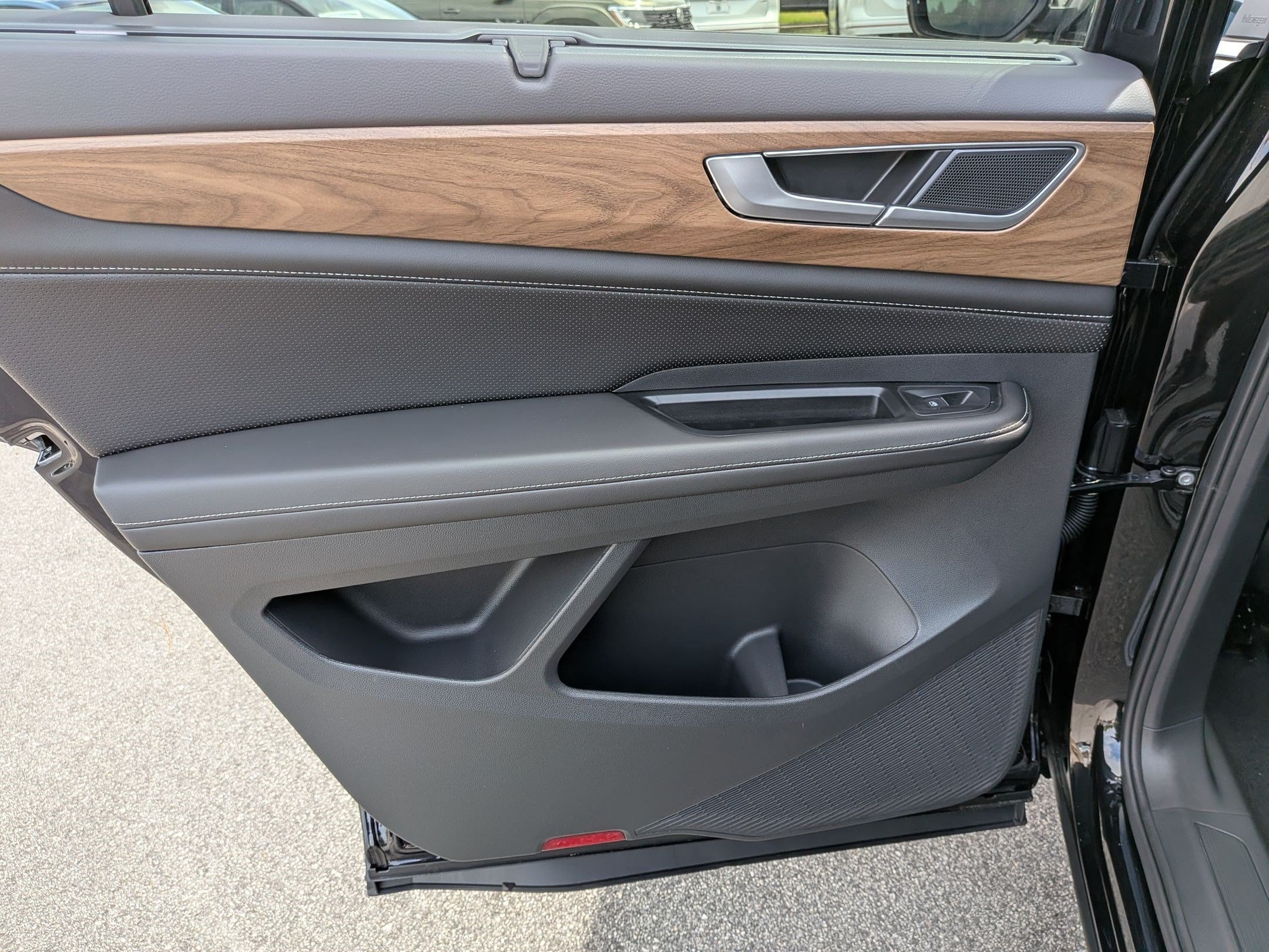 New 2026 Volkswagen Atlas SE FWD image 25