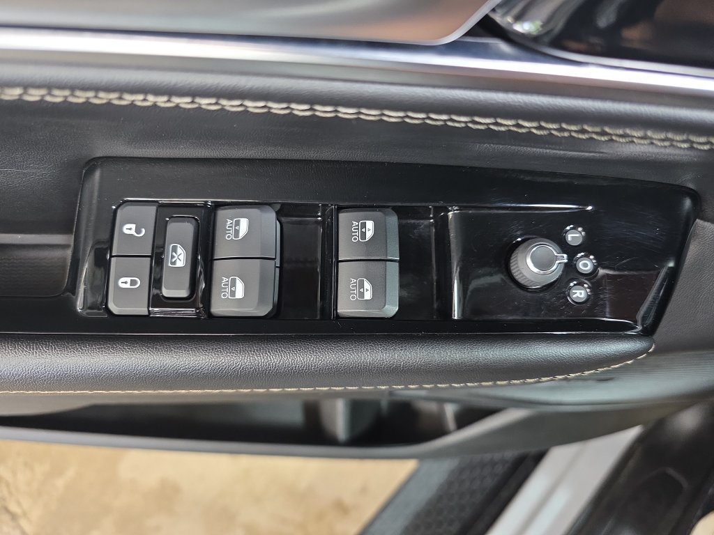 Used 2024 Jeep Wagoneer Series II AWD/4WD image 30