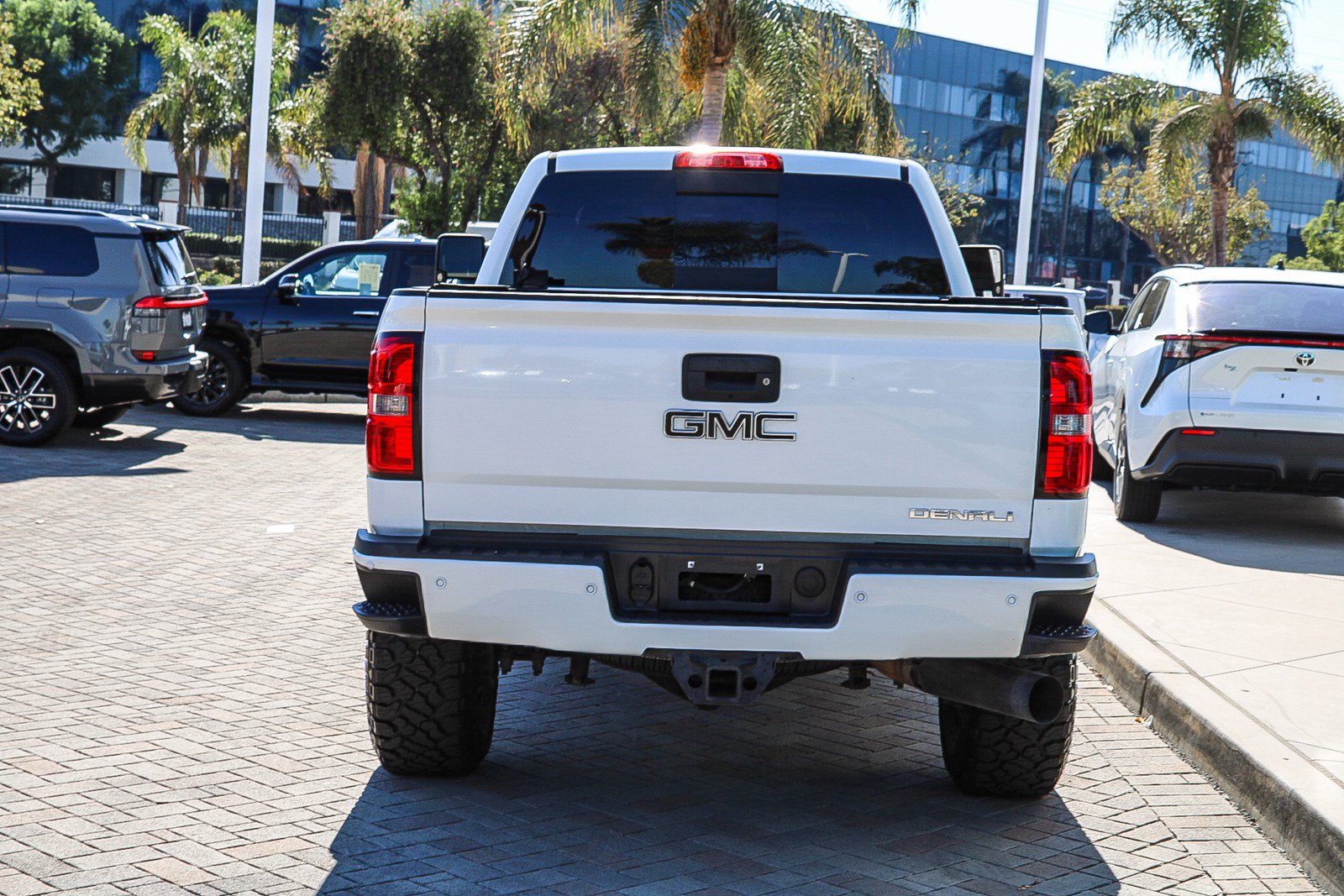 Used 2015 GMC Sierra 2500 Denali w/ Duramax Plus Package AWD/4WD image 8