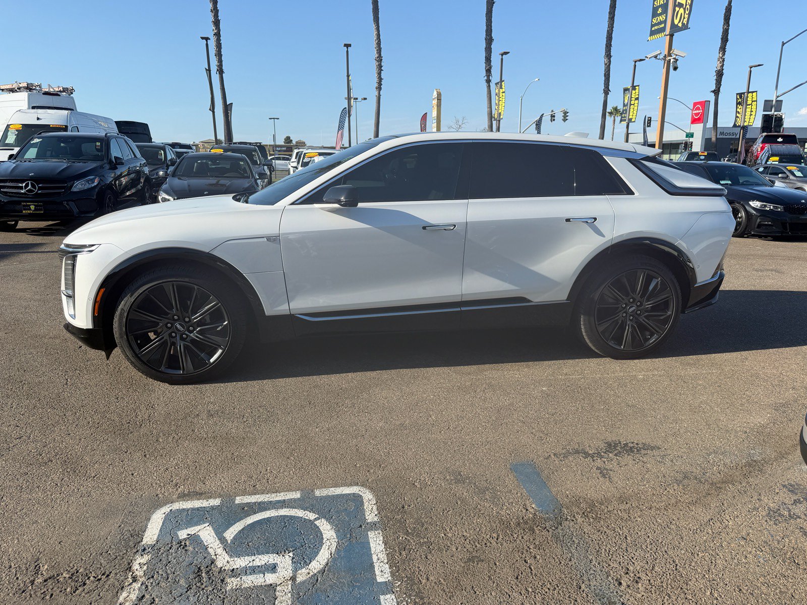Used 2024 Cadillac Lyriq Tech w/ Driver Assist Package AWD/4WD image 6
