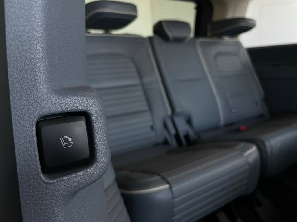 Used 2021 Lincoln Navigator Black Label w/ Cargo Convenience Package image 24