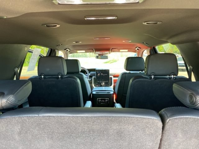 Used 2025 GMC Yukon Denali AWD/4WD image 30