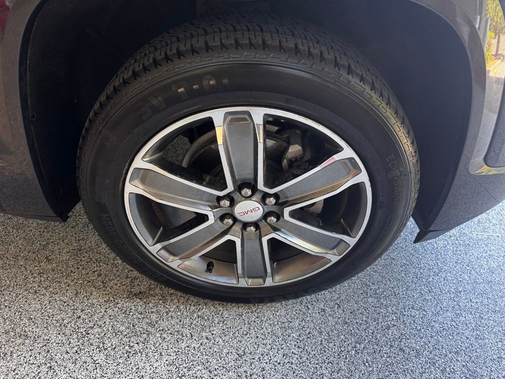 Used 2017 GMC Acadia Denali w/ Technology Package FWD image 9