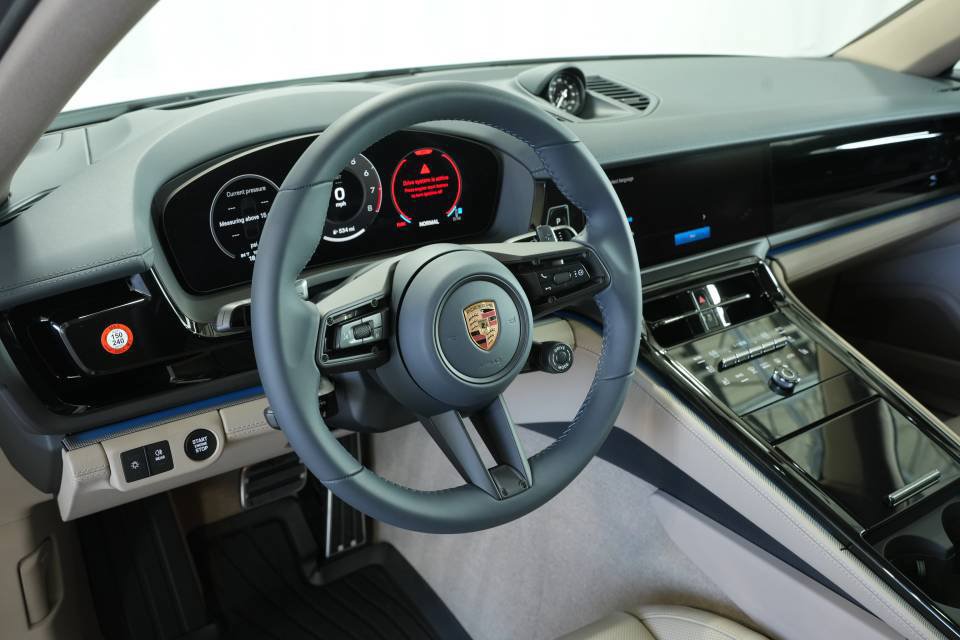 Certified 2025 Porsche Panamera 4 AWD/4WD image 4