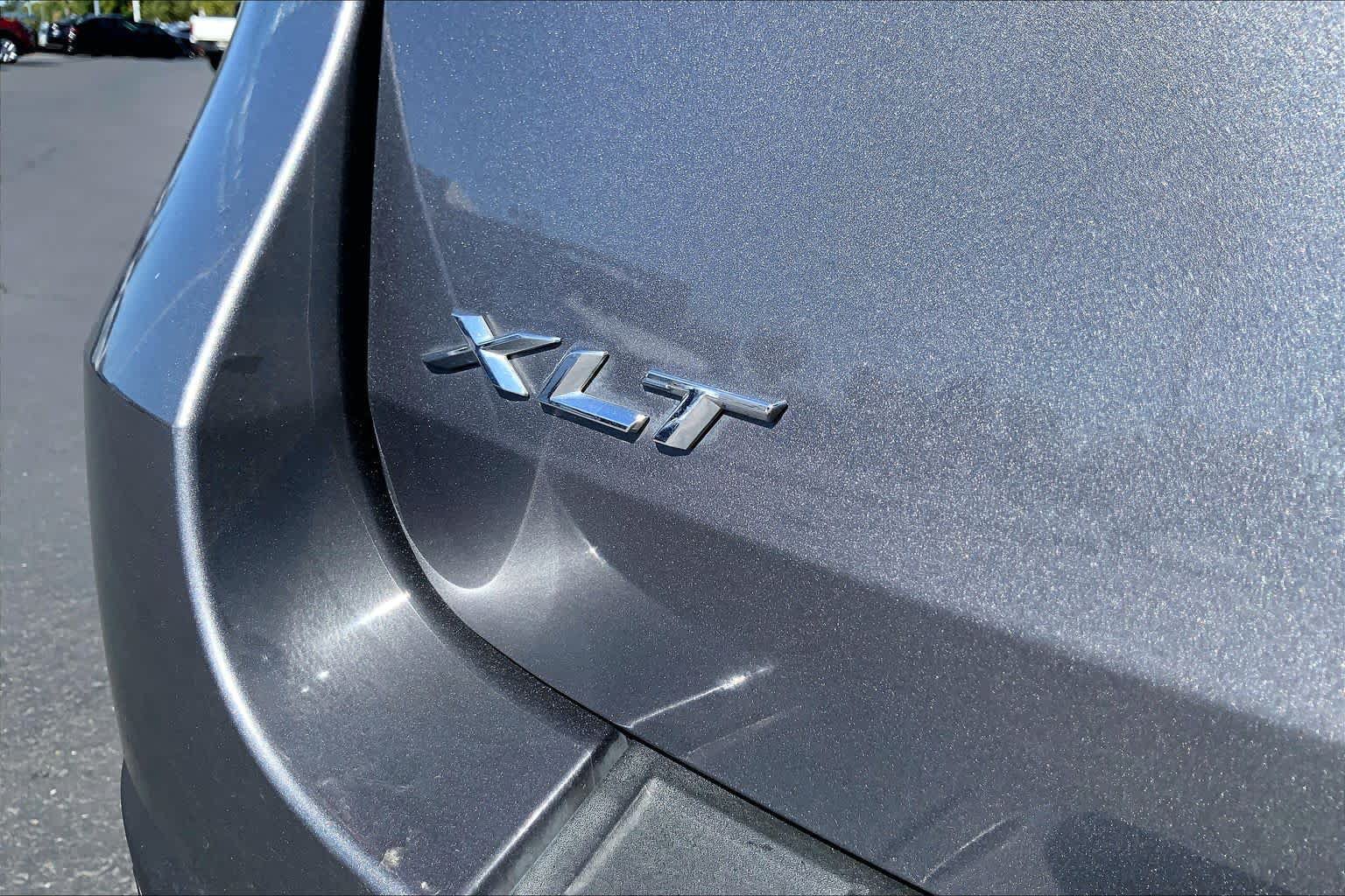 Used 2022 Ford Explorer XLT w/ Equipment Group 202A RWD image 9