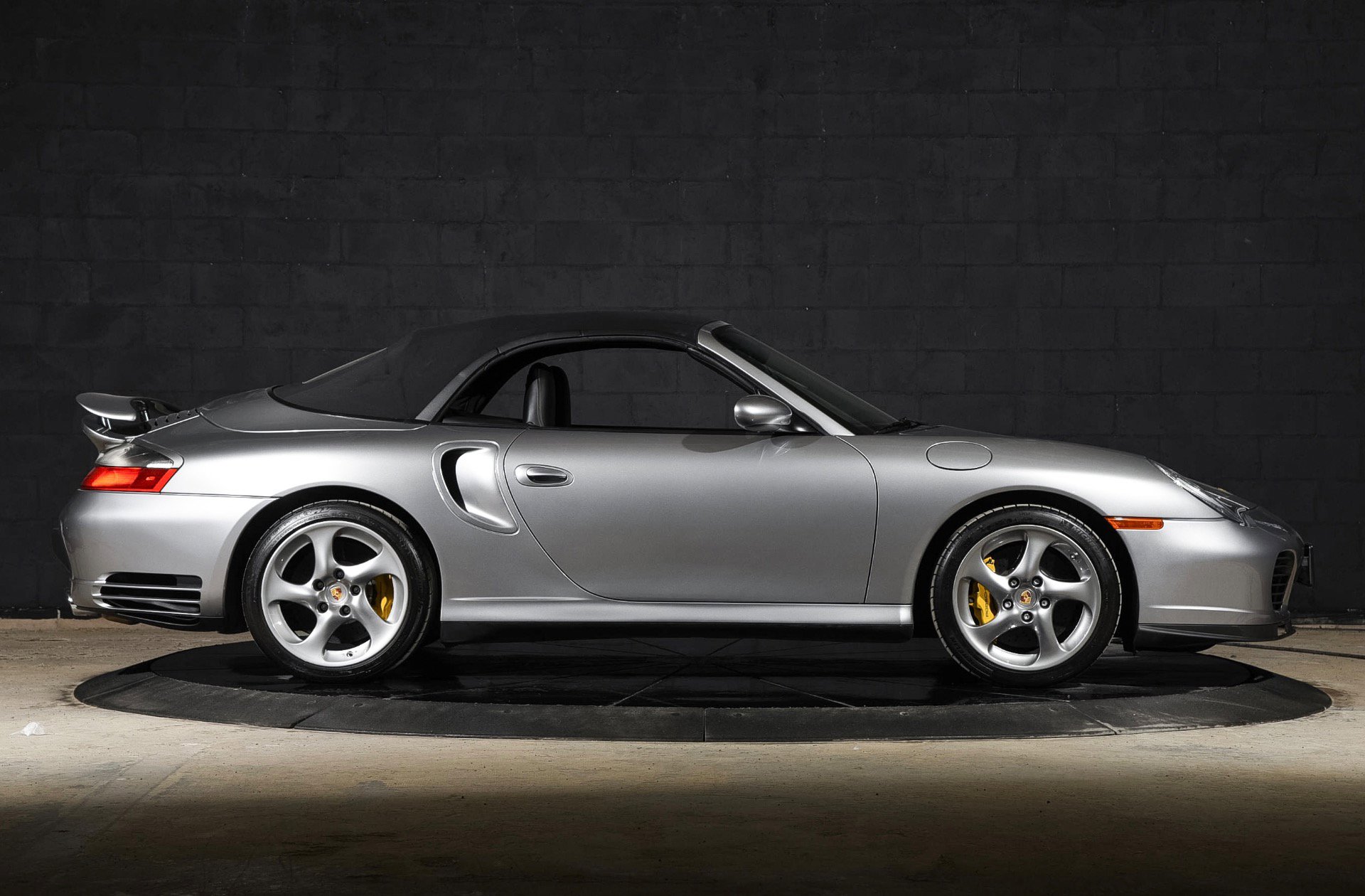 Used 2005 Porsche 911 Turbo image 34