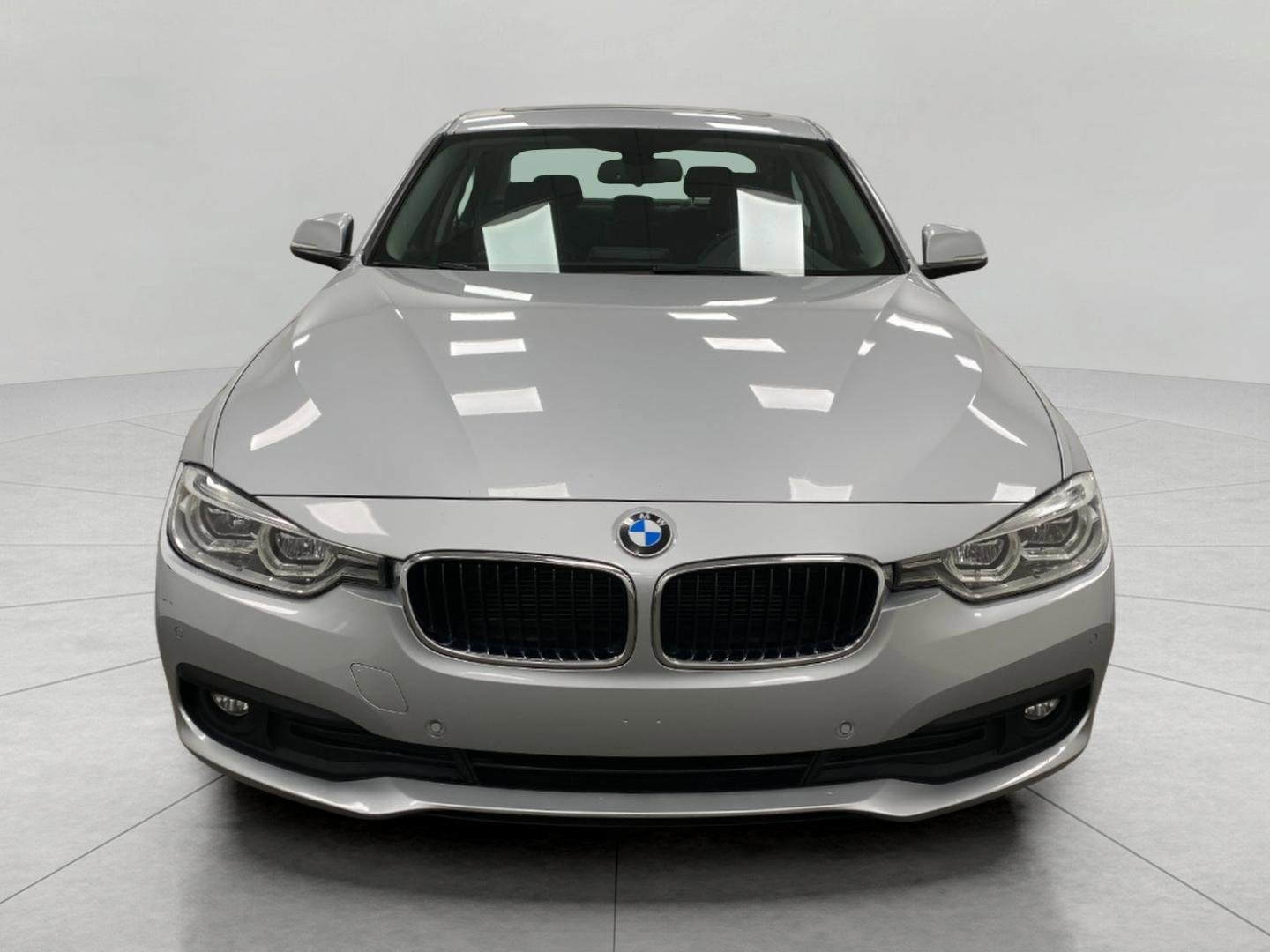 Used 2017 BMW 320i xDrive Sedan image 9