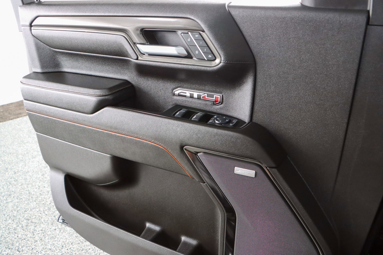 Used 2024 GMC Sierra 1500 AT4 w/ Technology Package image 26