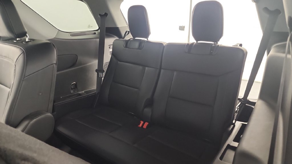 Used 2024 Ford Explorer XLT w/ Equipment Group 202A AWD/4WD image 30