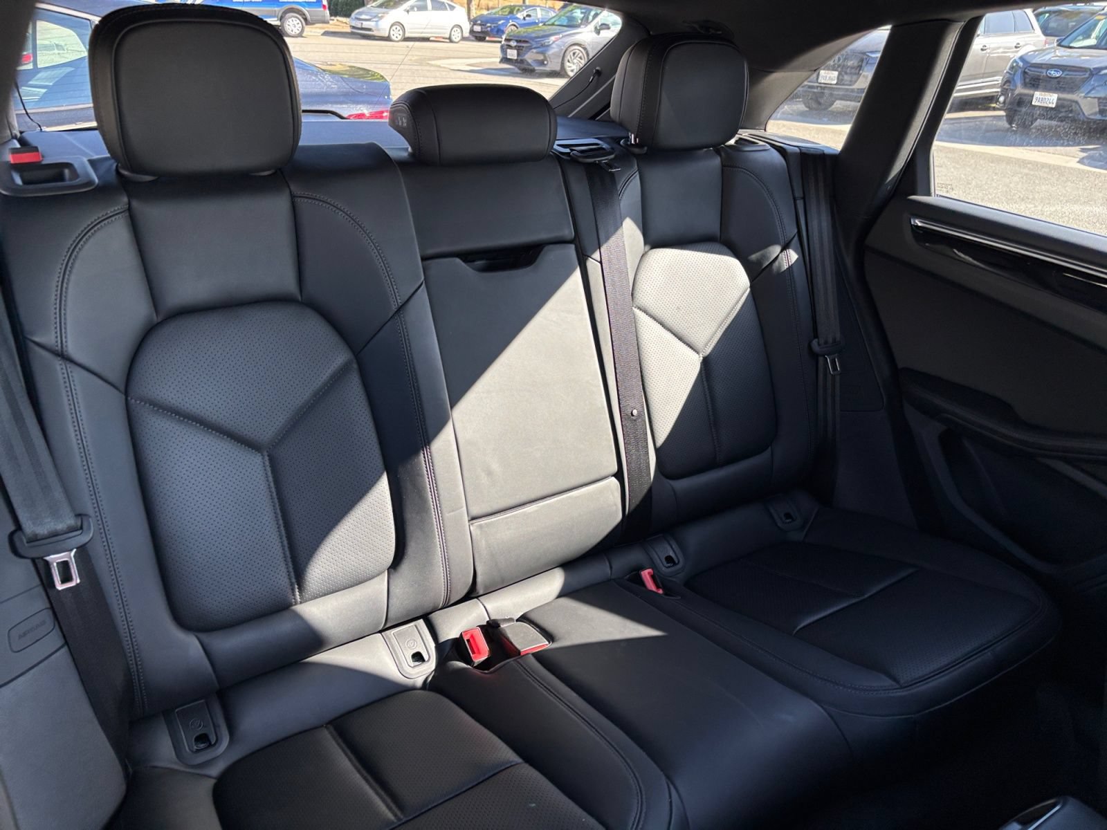 Used 2025 Porsche Macan AWD/4WD image 18