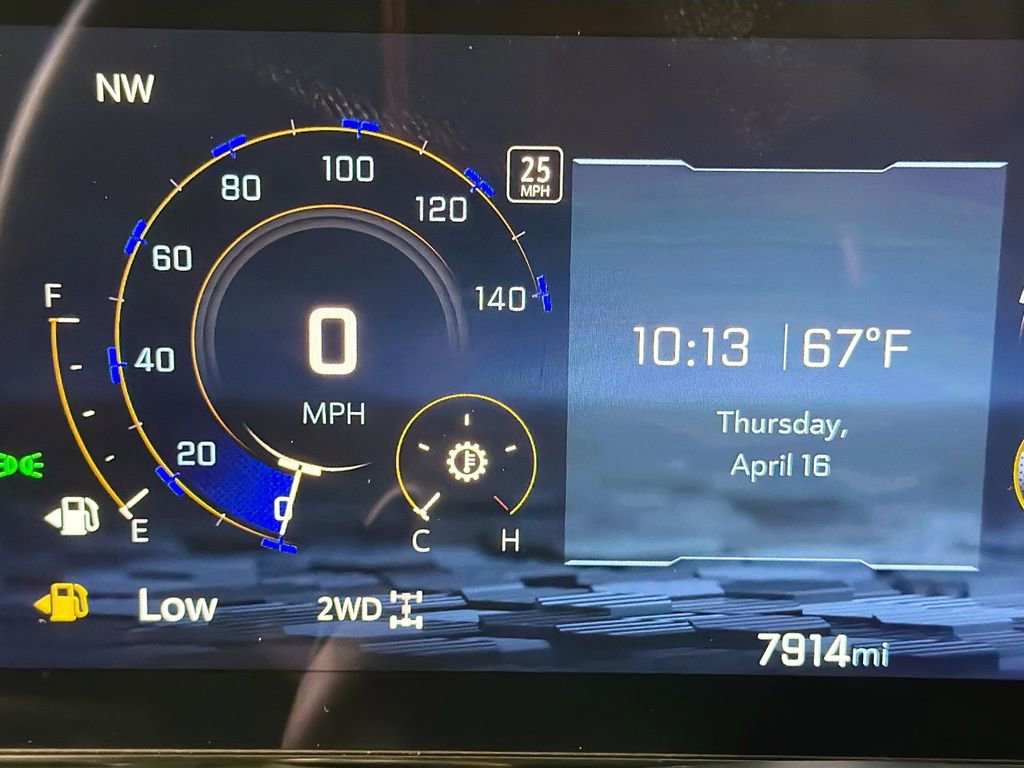 Used 2025 Chevrolet Tahoe RST w/ RST Performance Edition image 13