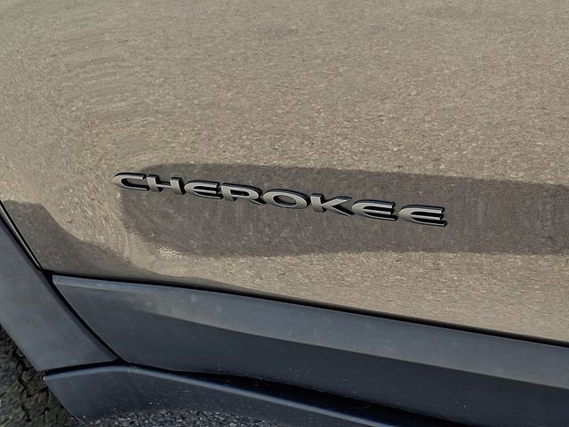 Used 2020 Jeep Cherokee Trailhawk w/ Cold Weather Group image 31