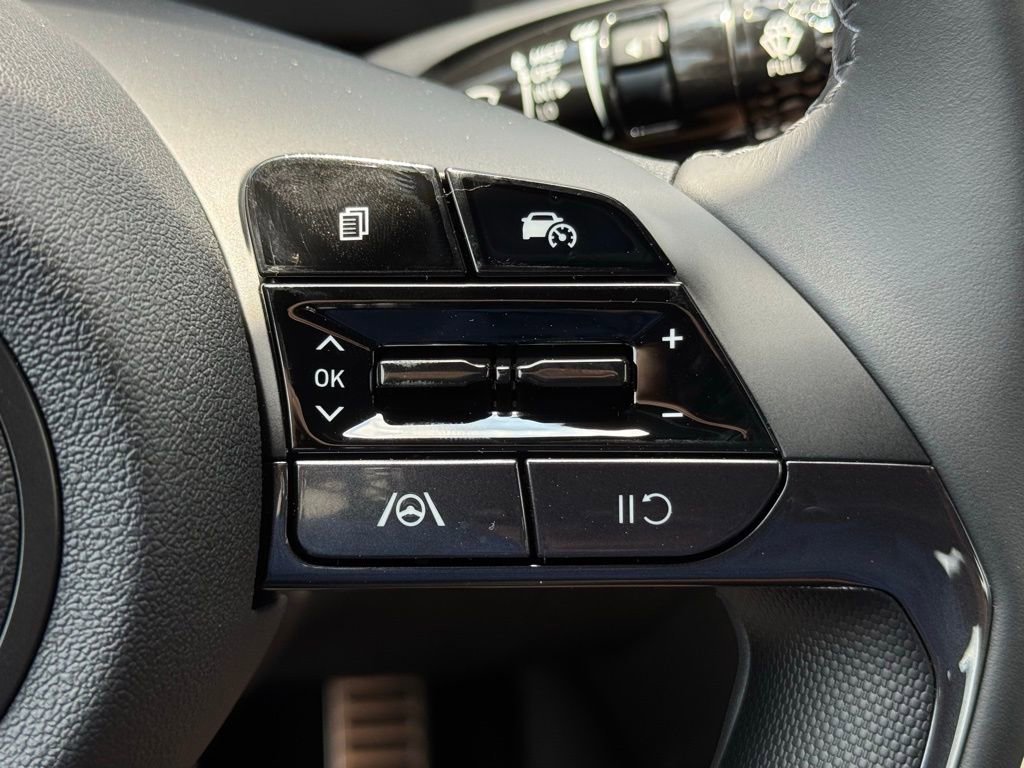 Certified 2025 Hyundai Elantra Sport image 22