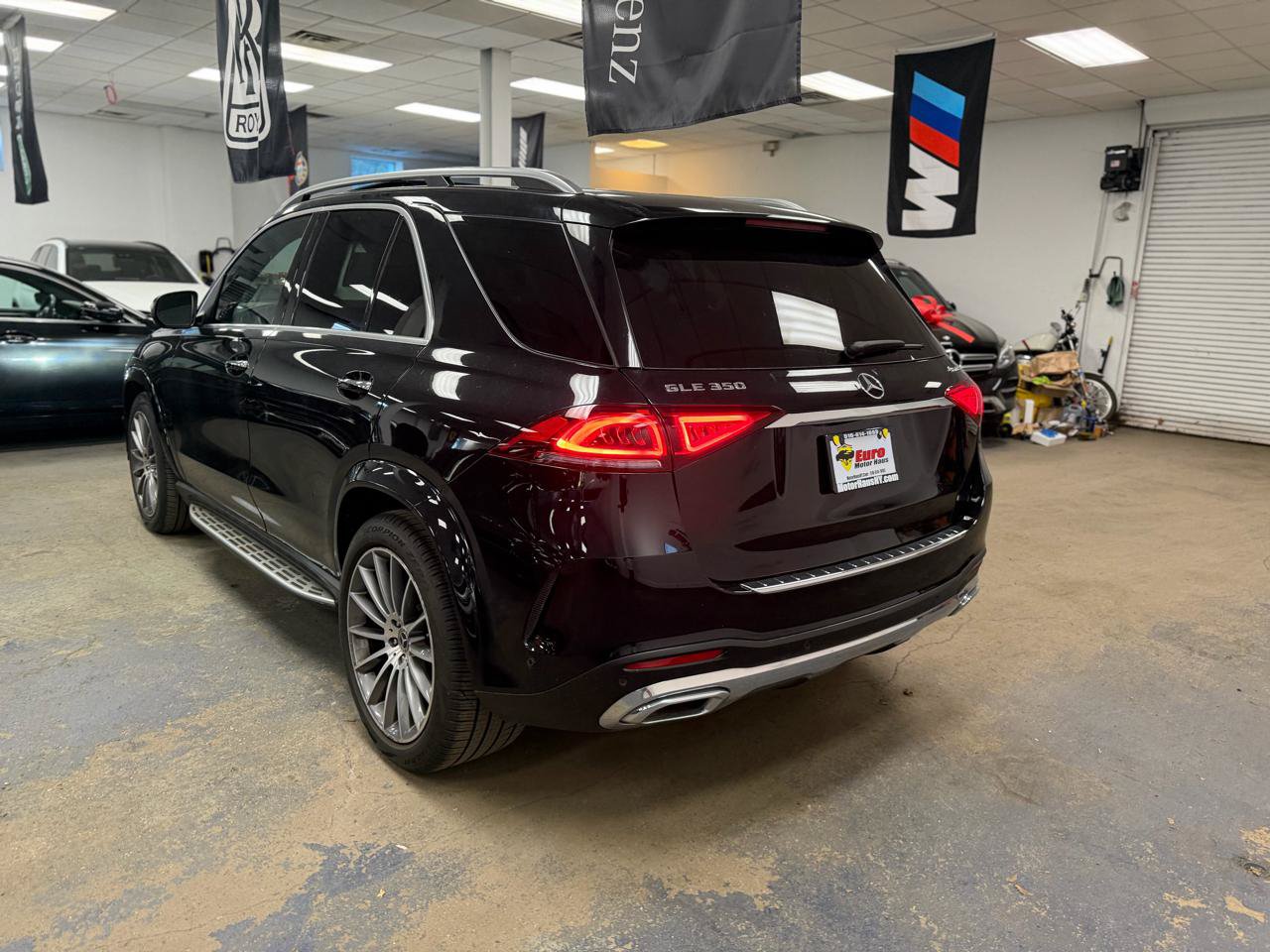 Used 2022 Mercedes-Benz GLE 350 4MATIC w/ AMG Line Exterior image 9