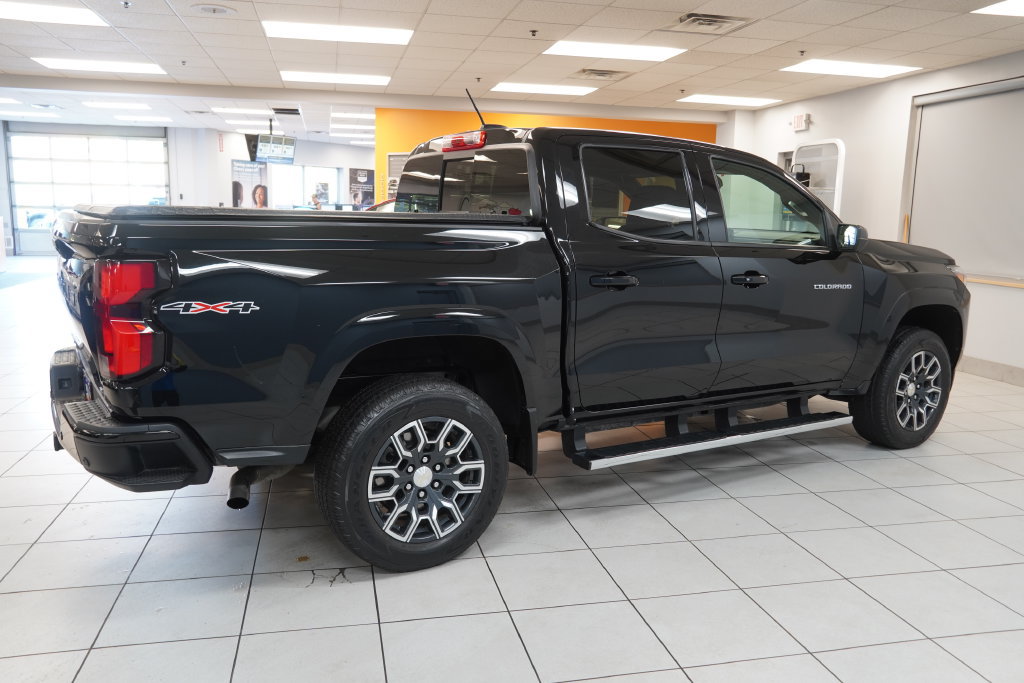 Used 2023 Chevrolet Colorado LT w/ LT Convenience Package III AWD/4WD image 13