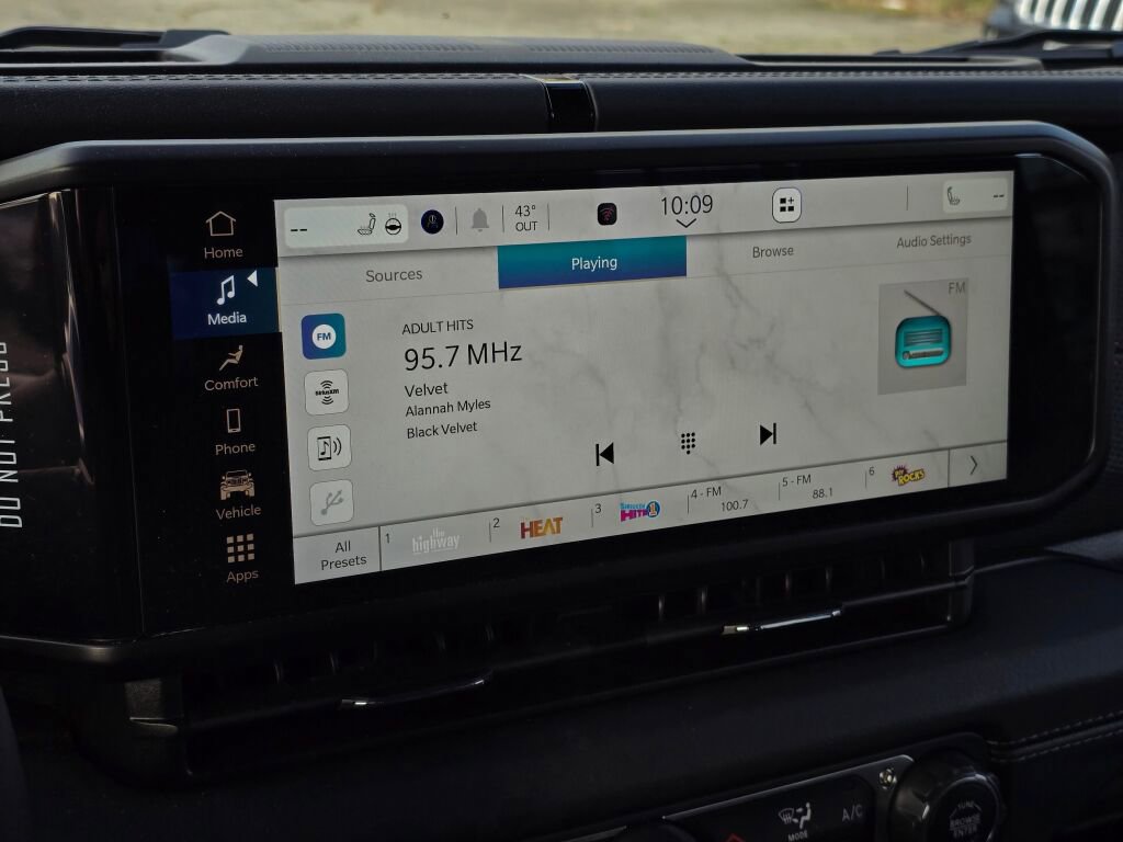 Used 2024 Jeep Wrangler Unlimited Rubicon w/ Convenience Group image 30