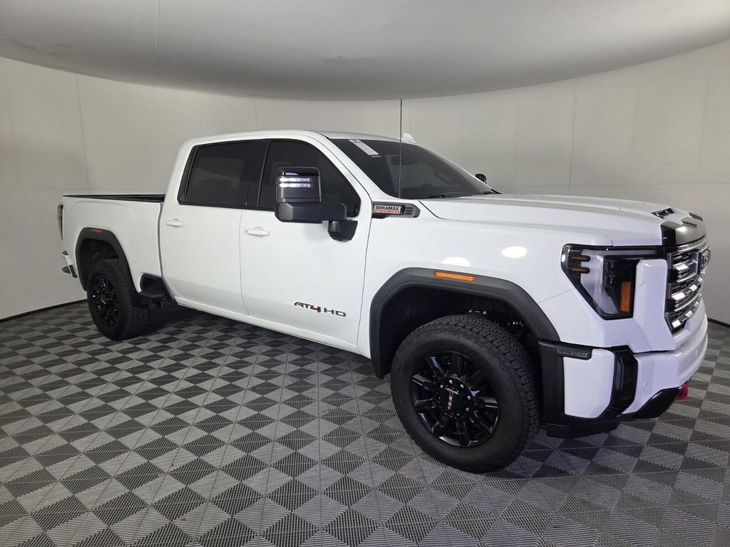 Used 2025 GMC Sierra 2500 AT4 image 2