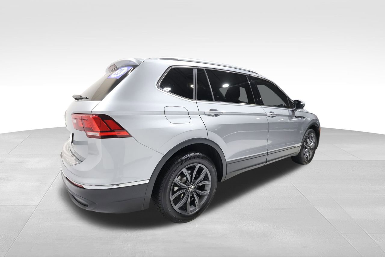 Used 2023 Volkswagen Tiguan SE w/ Panoramic Sunroof Package image 4