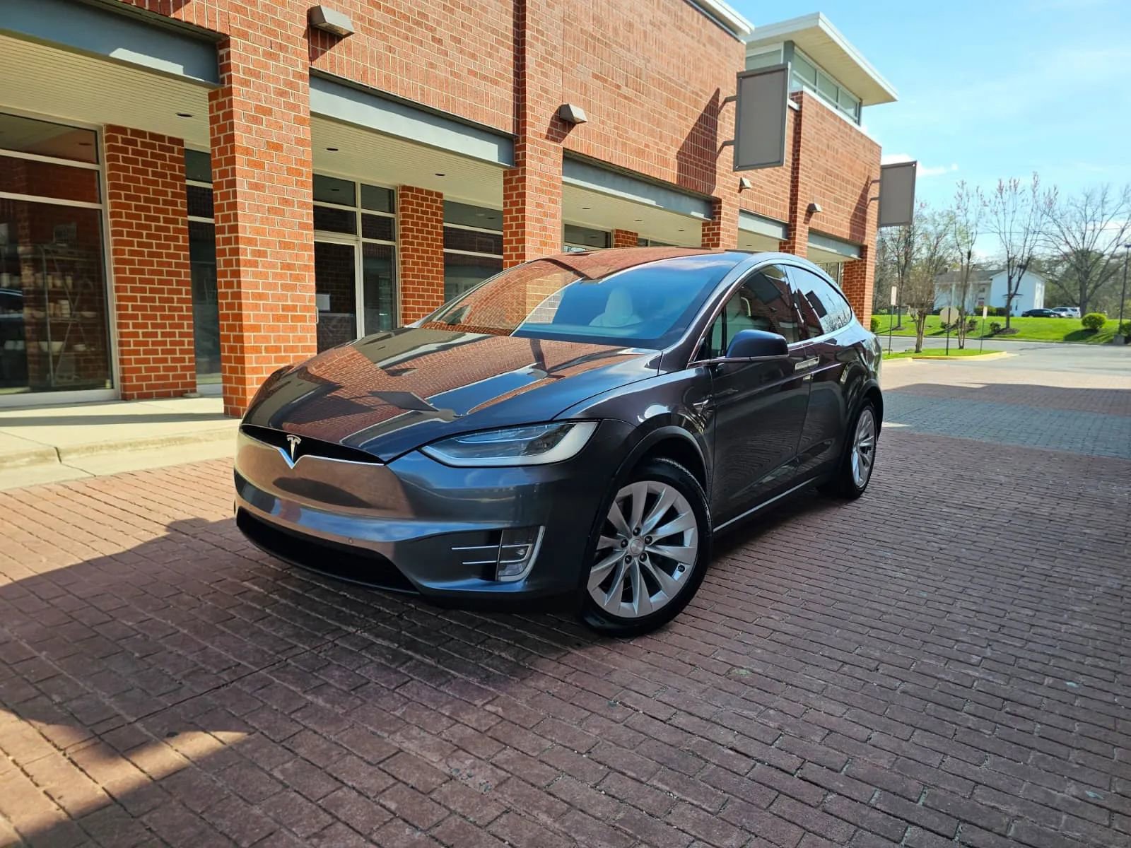 Used 2019 Tesla Model X 75D image 3