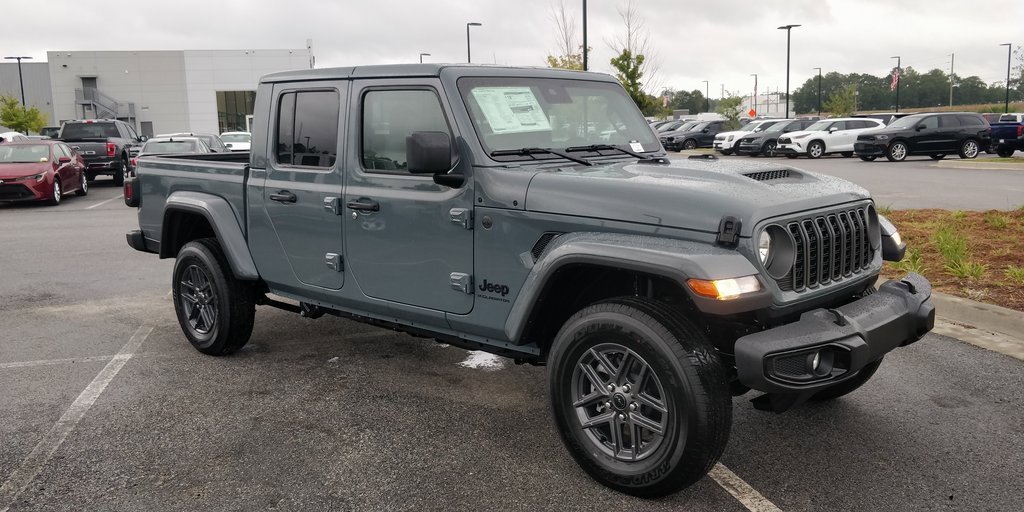 New 2025 Jeep Gladiator Sport image 16