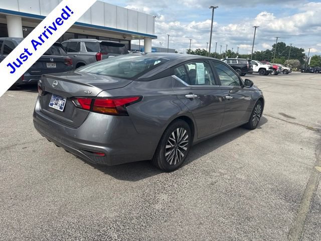Used 2024 Nissan Altima 2.5 SV FWD image 3