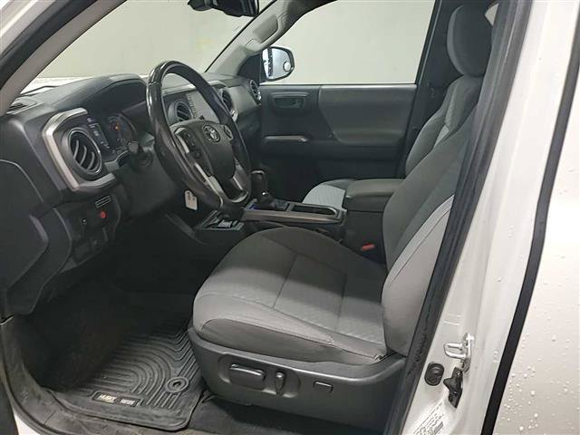 Used 2021 Toyota Tacoma SR5 AWD/4WD image 2