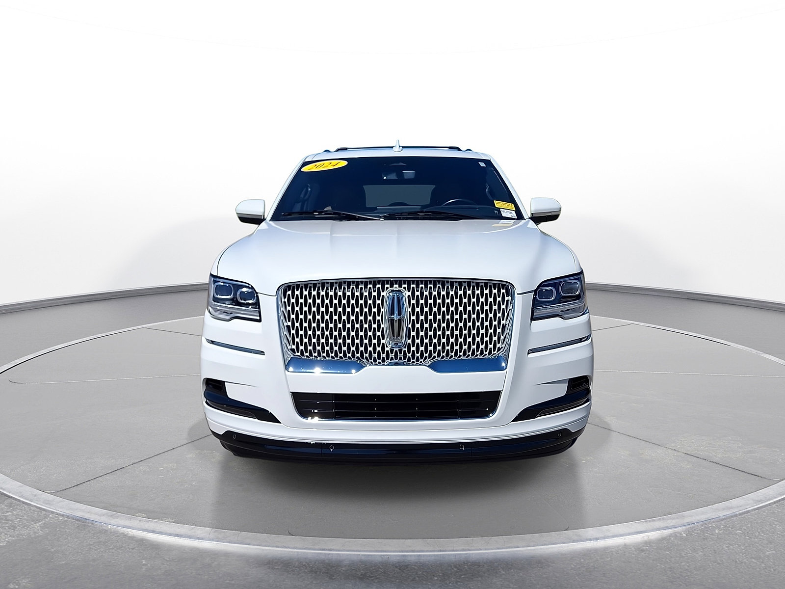 Used 2024 Lincoln Navigator L Reserve AWD/4WD image 3
