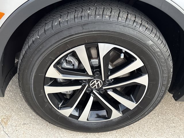 Used 2024 Volkswagen Tiguan S image 12