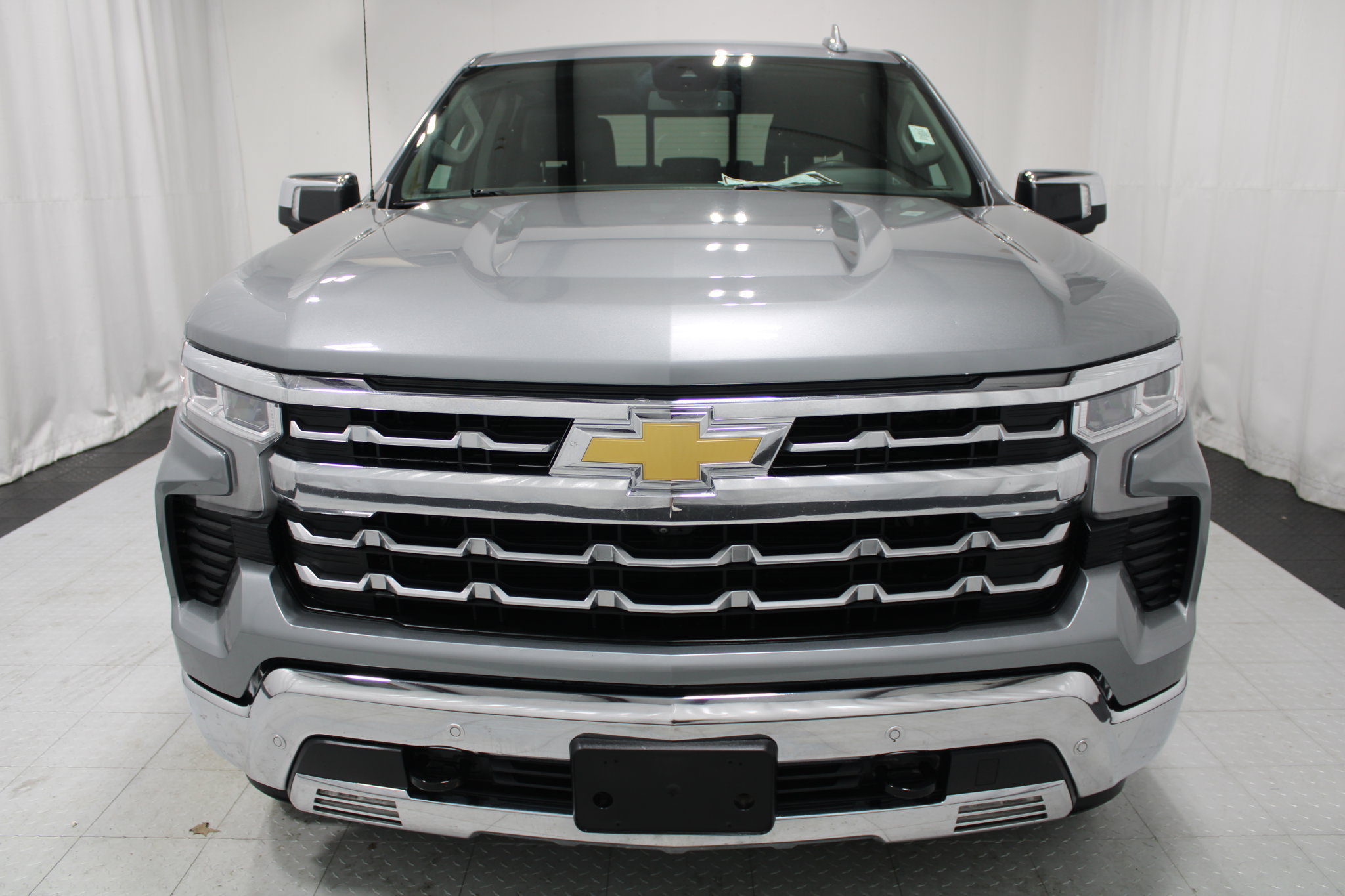 Used 2024 Chevrolet Silverado 1500 LTZ AWD/4WD image 3