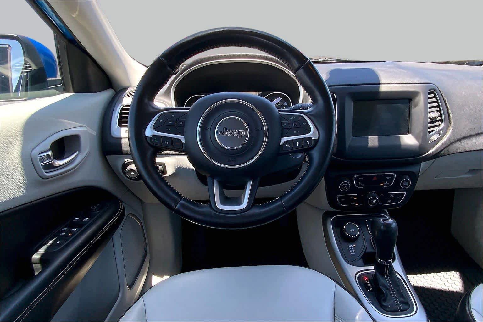 Used 2020 Jeep Compass Latitude w/ Cold Weather Group AWD/4WD image 6