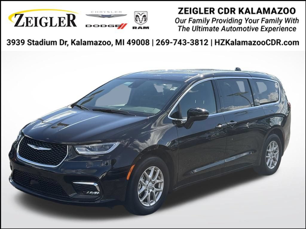 Certified 2025 Chrysler Pacifica Select FWD image 1