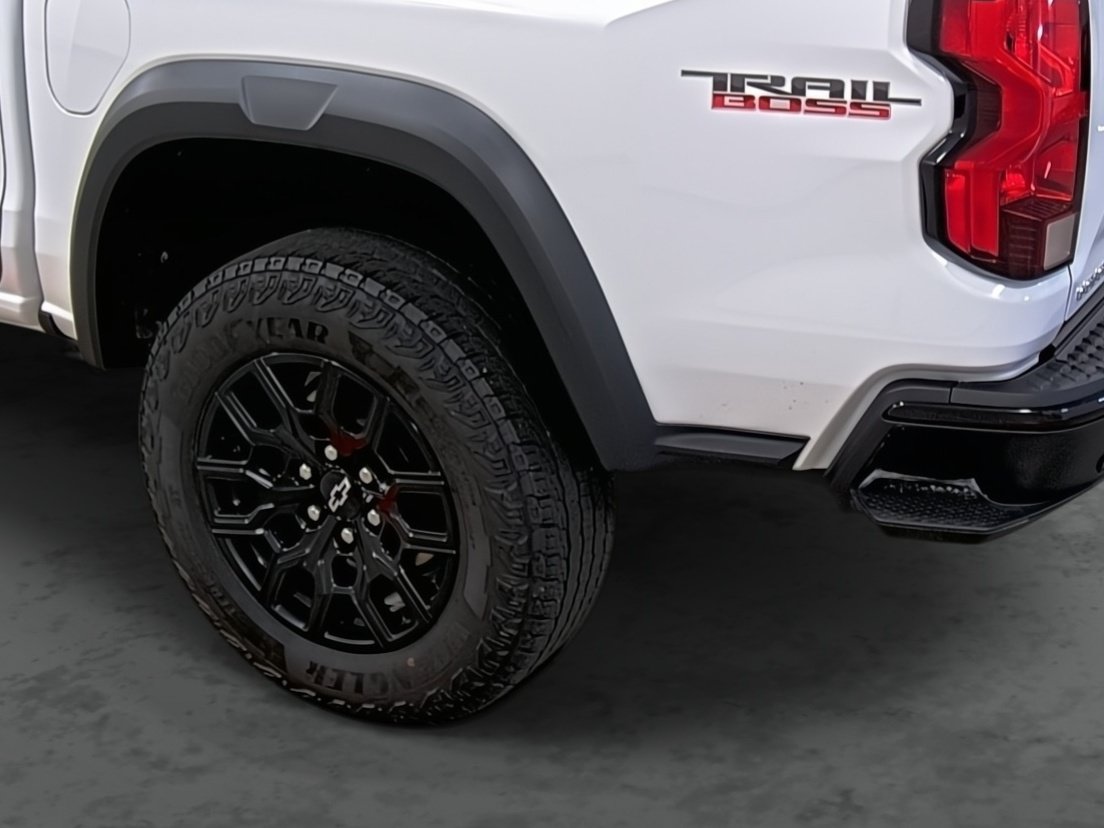 Used 2024 Chevrolet Colorado Trail Boss w/ Advanced Trailering Package AWD/4WD image 9