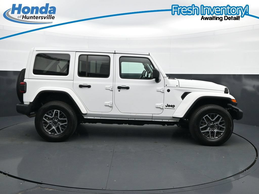 Used 2025 Jeep Wrangler Unlimited Sahara AWD/4WD image 11