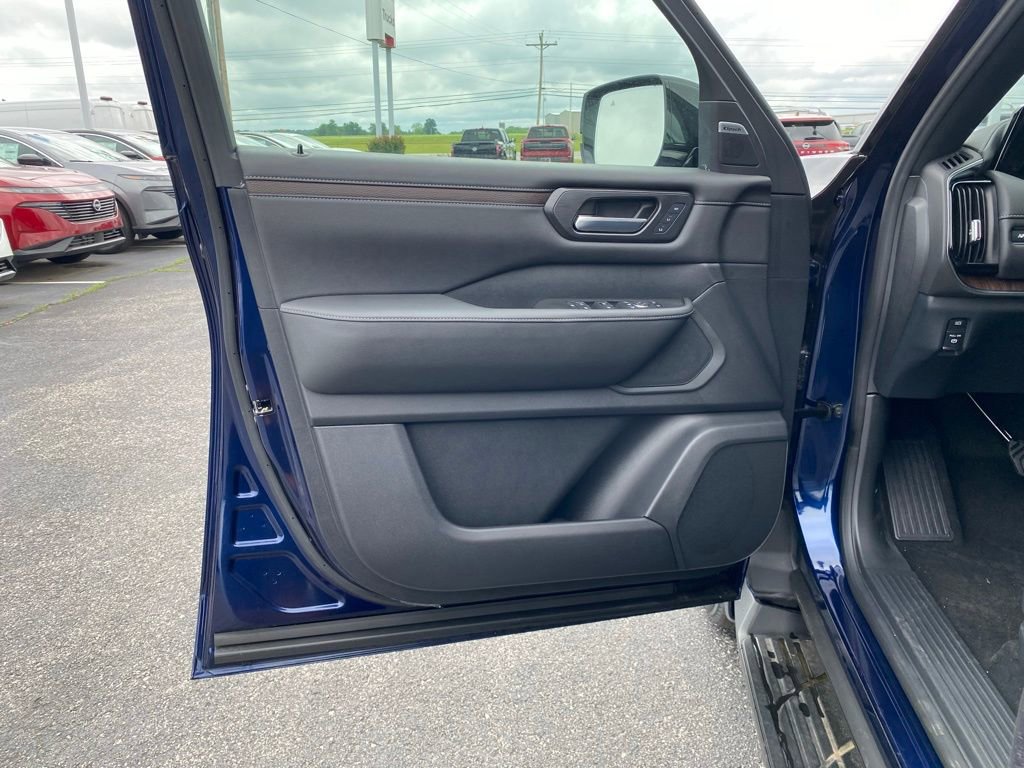 New 2025 Nissan Armada SL w/ Captain's Chari Seat Package image 12