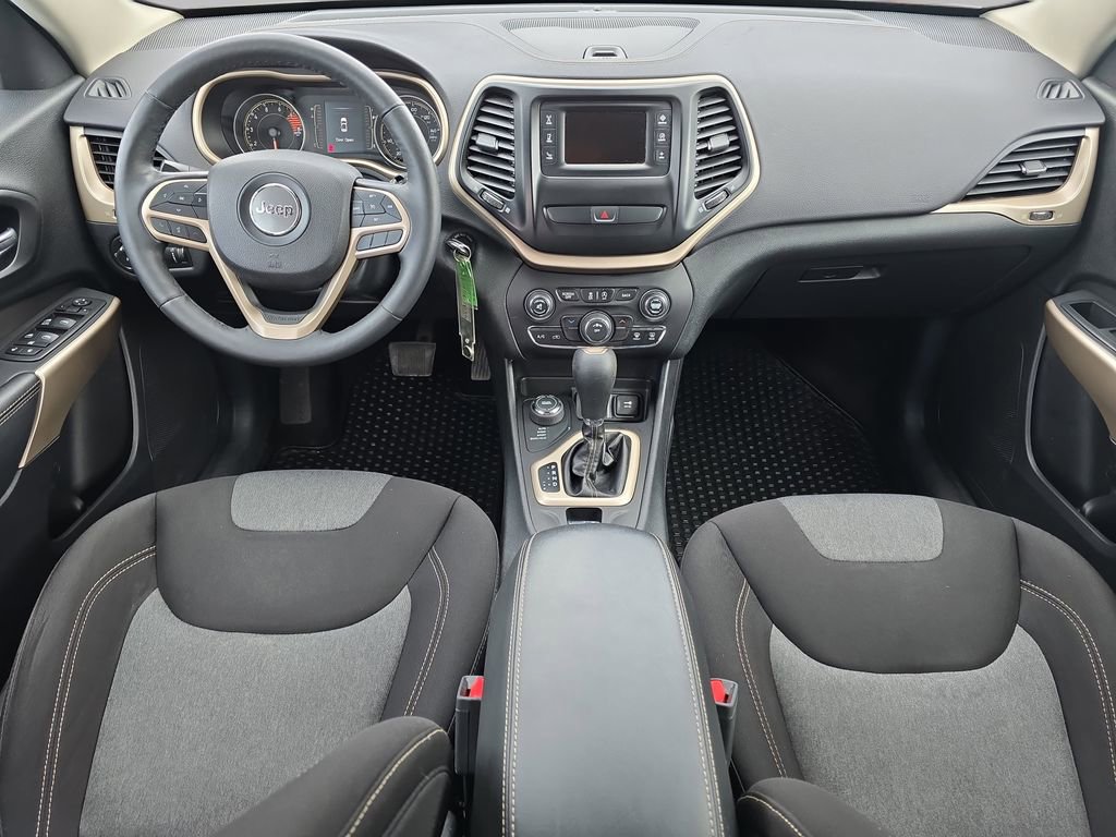 Used 2018 Jeep Cherokee Latitude w/ Altitude Package AWD/4WD image 11