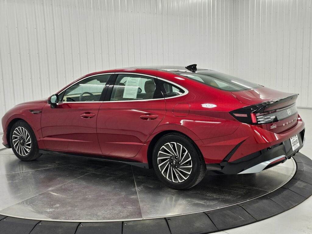 Used 2025 Hyundai Sonata Limited FWD image 3