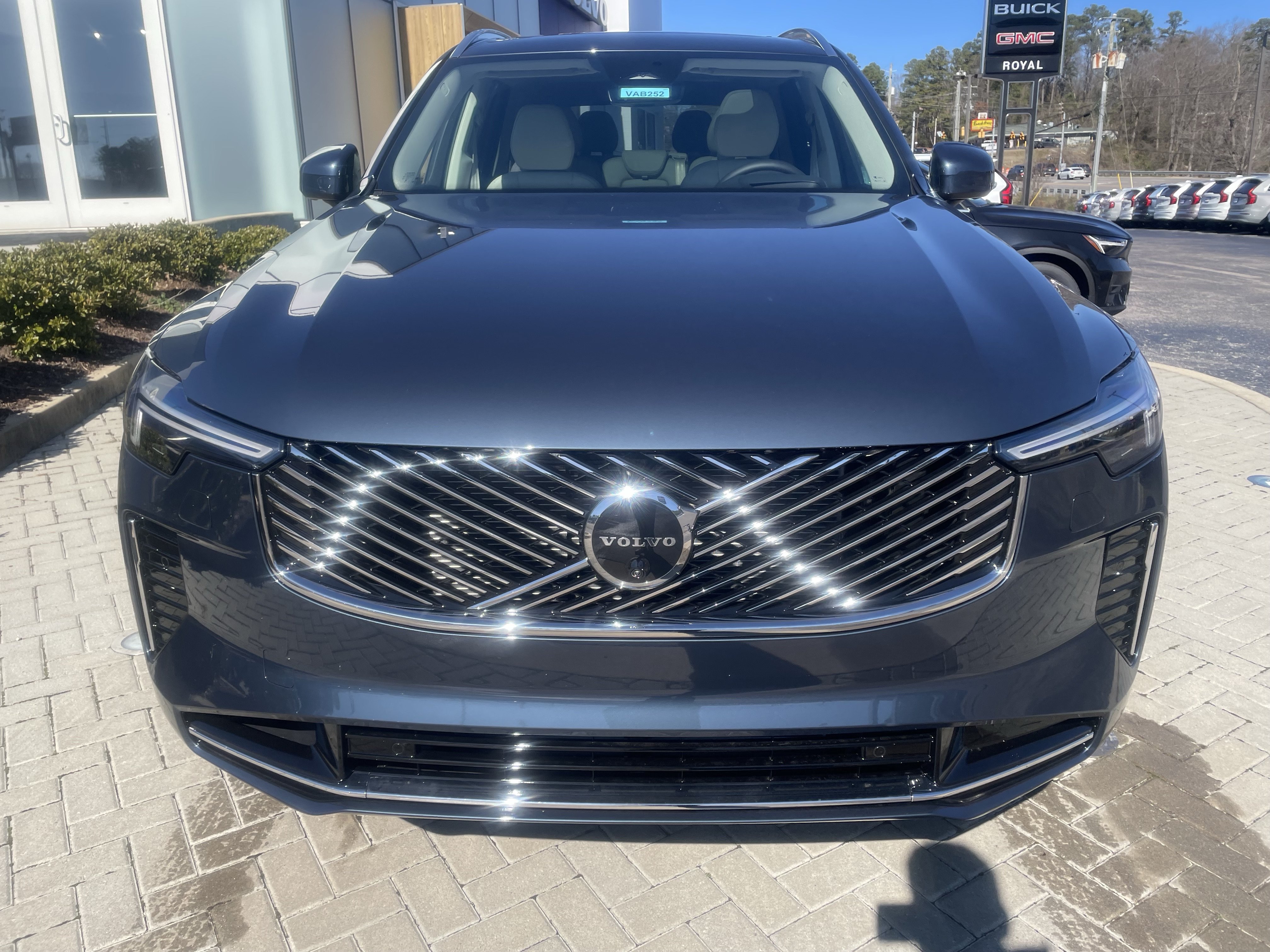 New 2026 Volvo XC90 T8 Ultra w/ Protection Package Premier AWD/4WD image 2