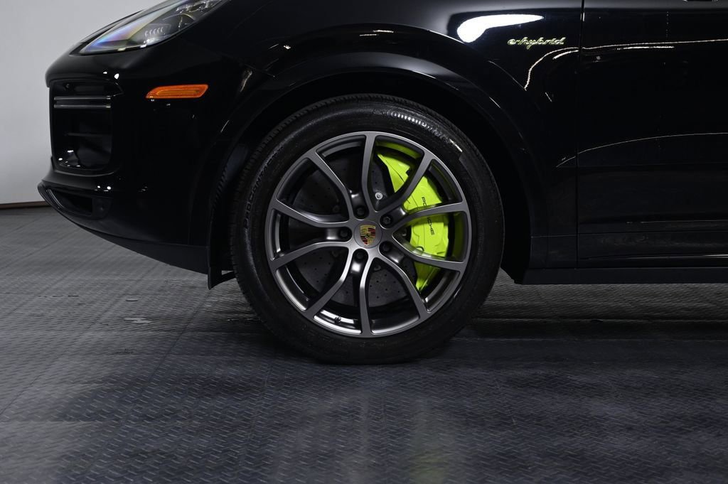 Certified 2022 Porsche Cayenne Turbo S AWD/4WD image 30