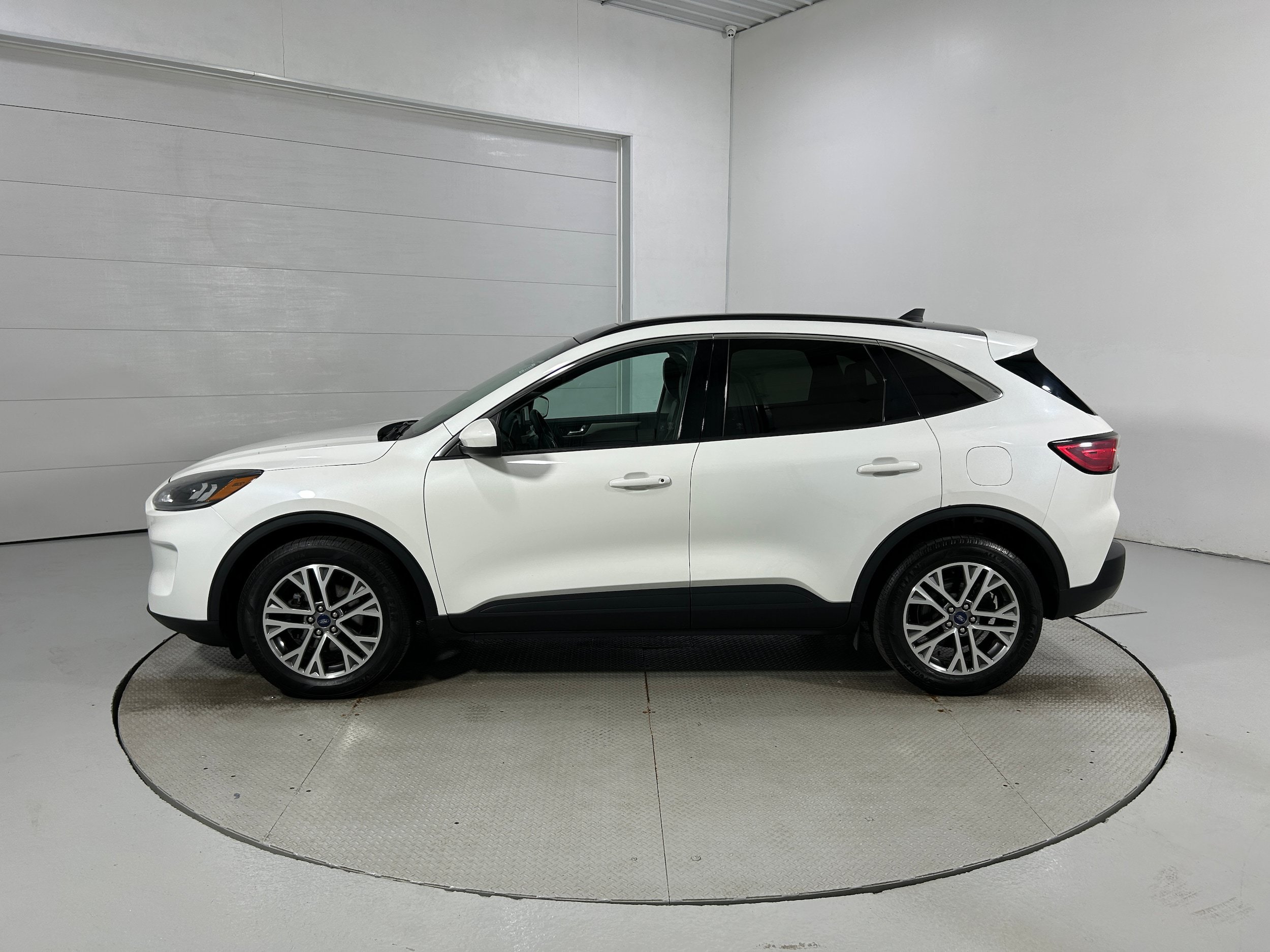 Used 2021 Ford Escape SEL w/ Technology Package AWD/4WD image 21