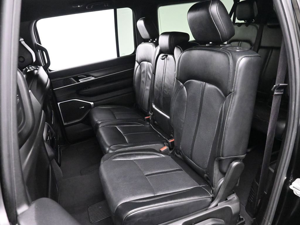 Used 2024 Jeep Wagoneer L Series II w/ Flexible Seating Group image 18