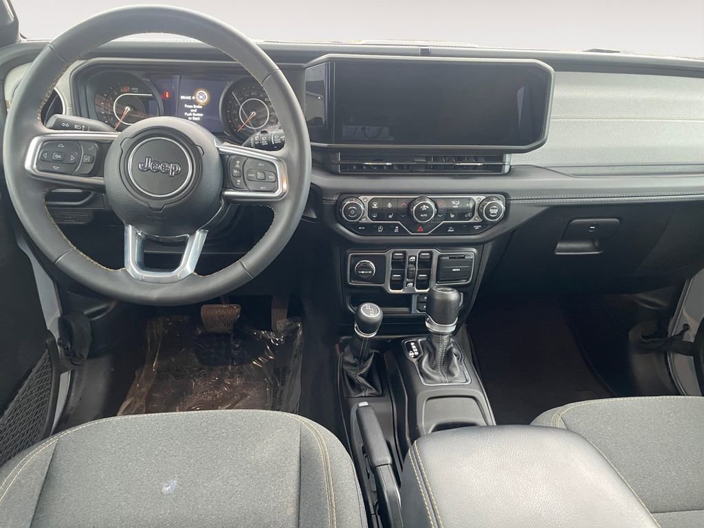 Used 2024 Jeep Wrangler Sahara image 10