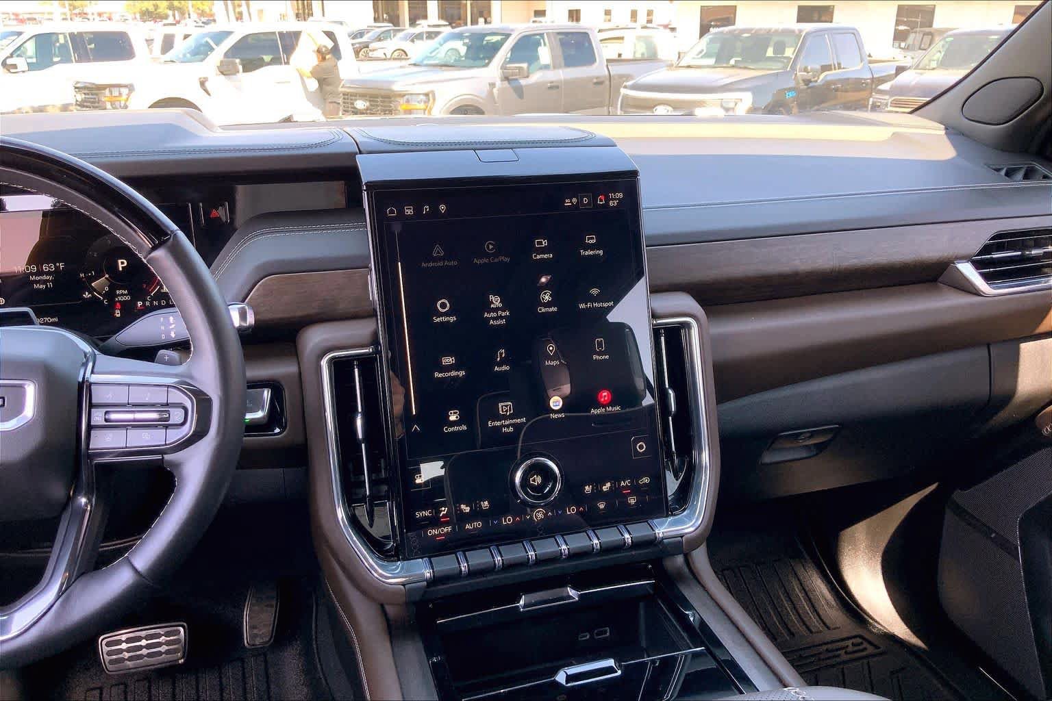 Used 2025 GMC Yukon Denali Ultimate AWD/4WD image 6