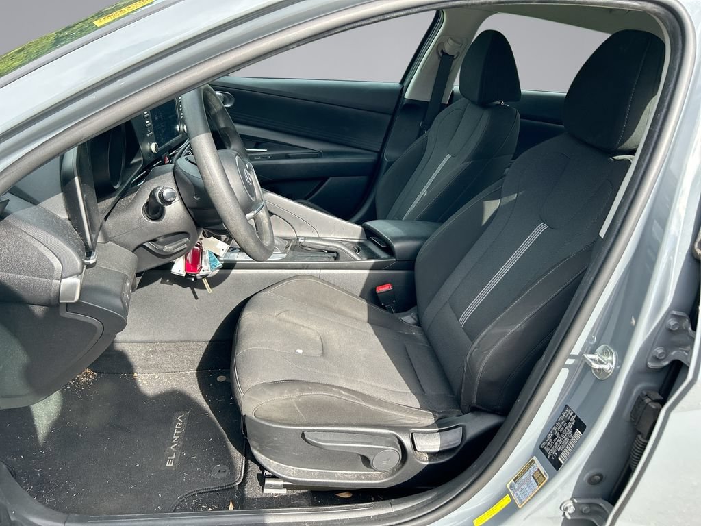 Used 2021 Hyundai Elantra SE FWD image 11
