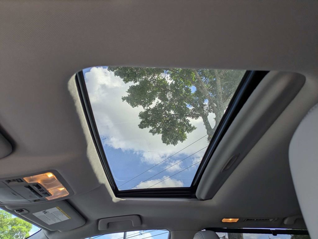Used 2019 Toyota Highlander Limited AWD/4WD image 25